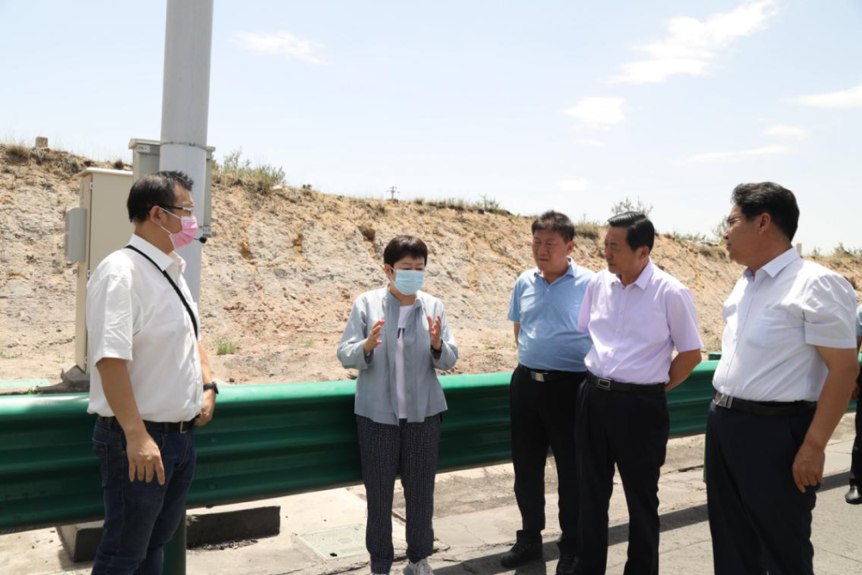 鄂尔多斯科技治超项目获雲雯婧副厅长肯定